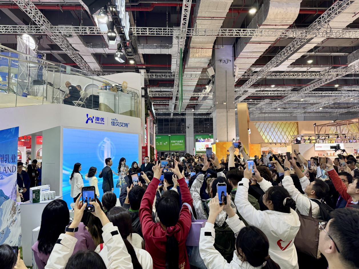 澳优连续八年亮相进博会